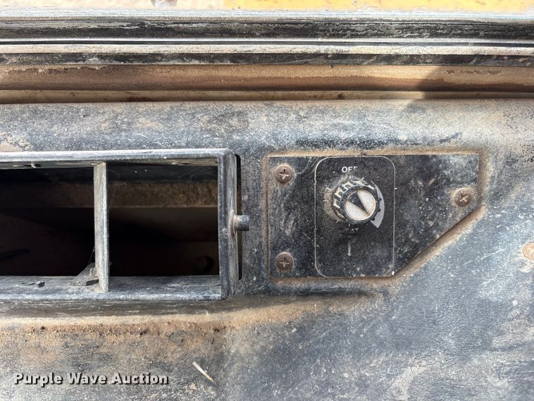 image for item FG2710 1991 John Deere 850B dozer