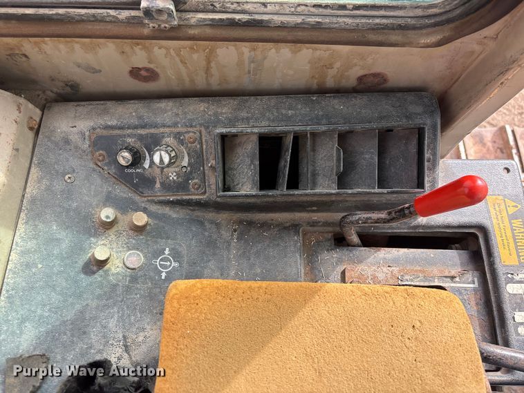 image for item FG2710 1991 John Deere 850B dozer