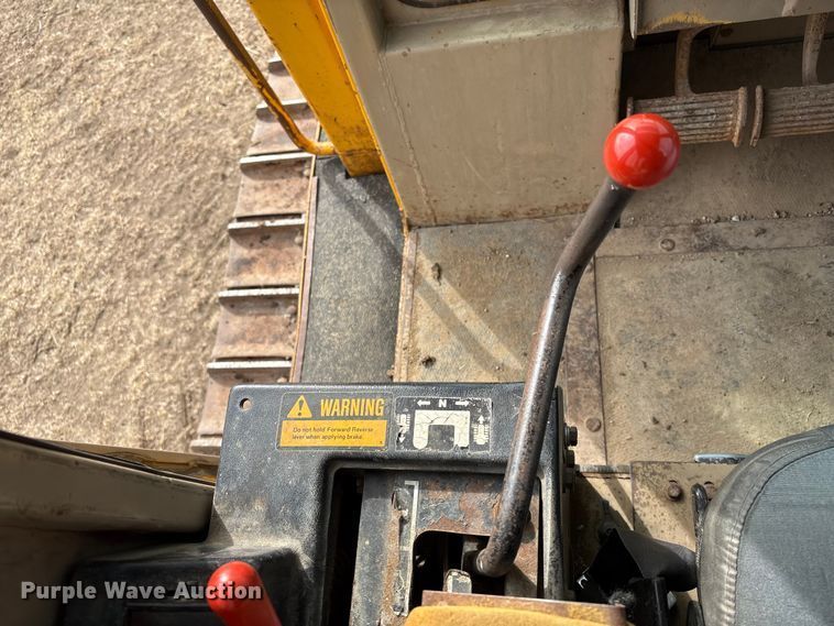 image for item FG2710 1991 John Deere 850B dozer