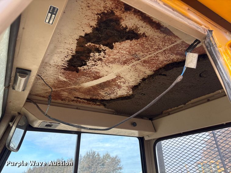 image for item FG2710 1991 John Deere 850B dozer