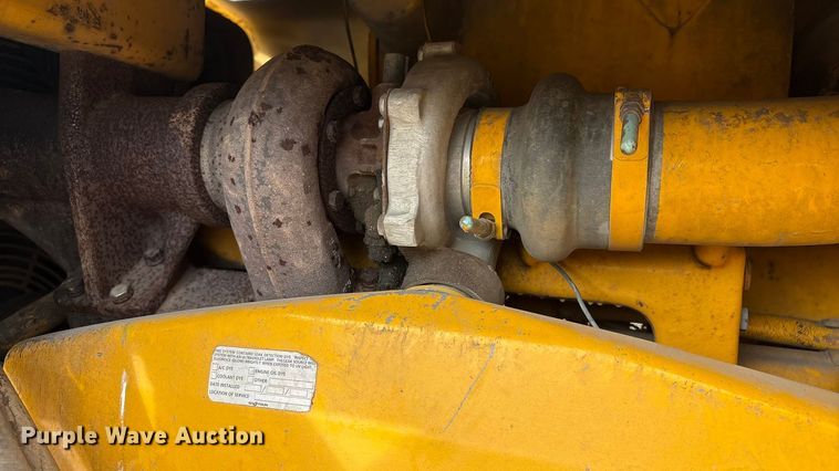 image for item FG2710 1991 John Deere 850B dozer