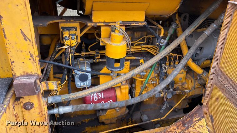 image for item FG2710 1991 John Deere 850B dozer