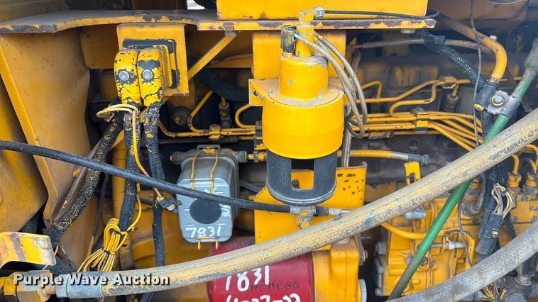 image for item FG2710 1991 John Deere 850B dozer