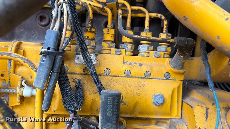 image for item FG2710 1991 John Deere 850B dozer