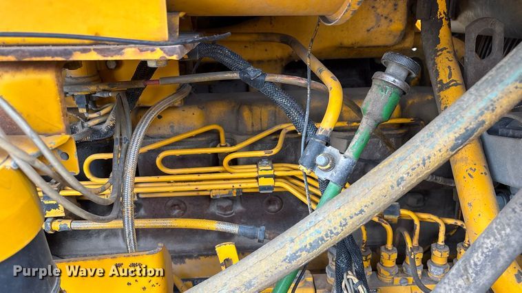 image for item FG2710 1991 John Deere 850B dozer