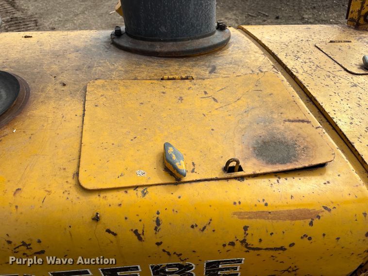 image for item FG2710 1991 John Deere 850B dozer