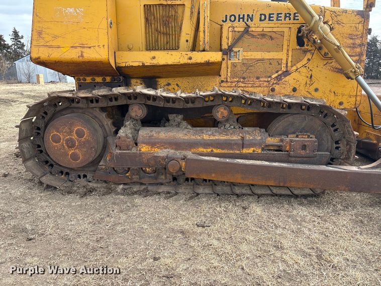 image for item FG2710 1991 John Deere 850B dozer