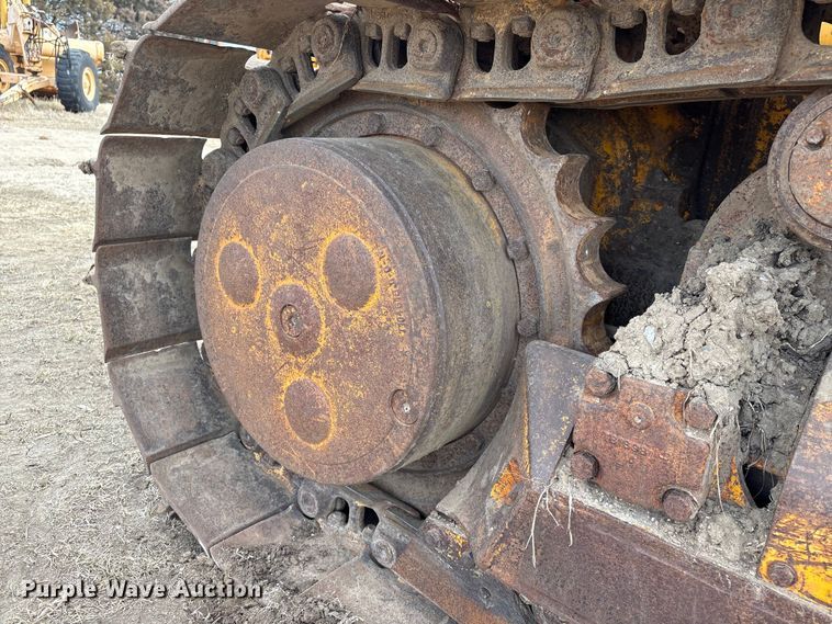 image for item FG2710 1991 John Deere 850B dozer