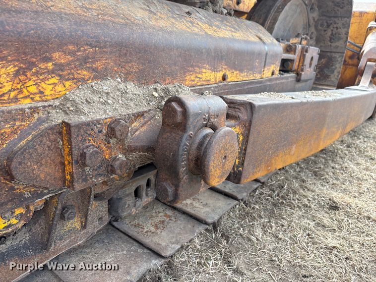 image for item FG2710 1991 John Deere 850B dozer