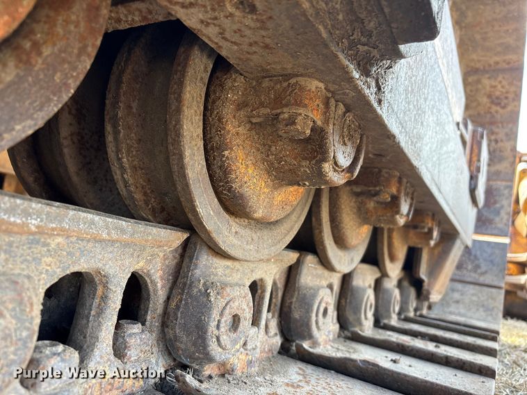 image for item FG2710 1991 John Deere 850B dozer