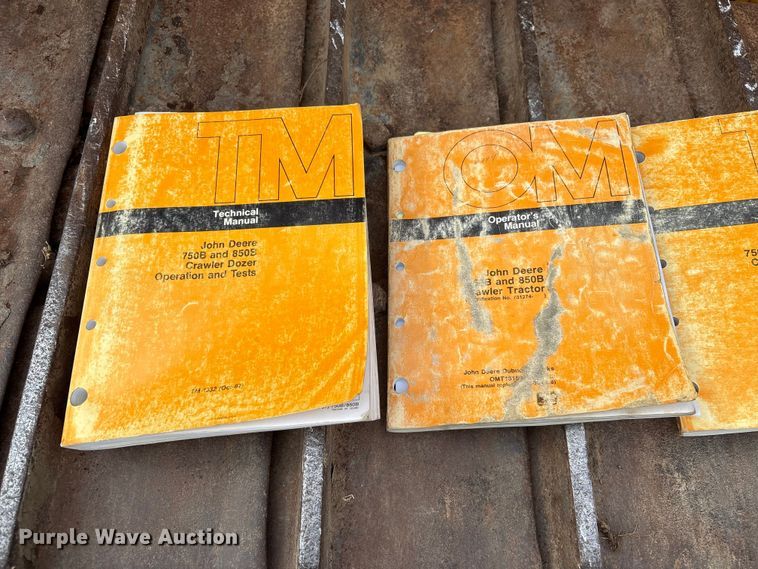 image for item FG2710 1991 John Deere 850B dozer