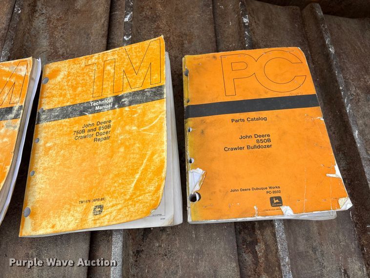 image for item FG2710 1991 John Deere 850B dozer