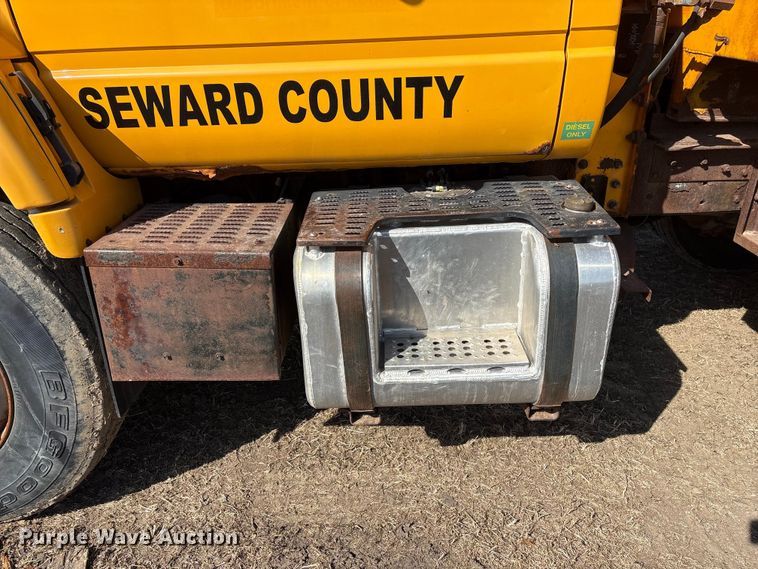 image for item FG2711 2001 GMC C8500 dump truck