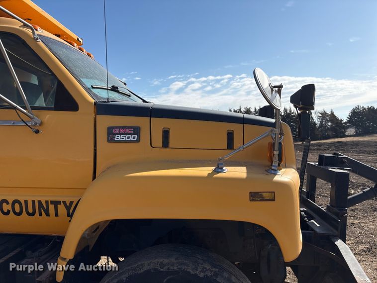 image for item FG2711 2001 GMC C8500 dump truck