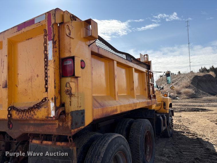 image for item FG2711 2001 GMC C8500 dump truck