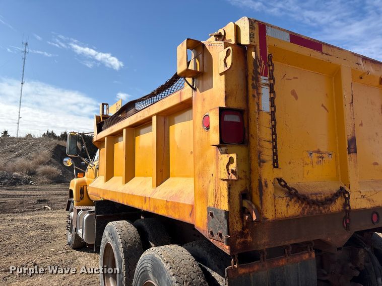 image for item FG2711 2001 GMC C8500 dump truck