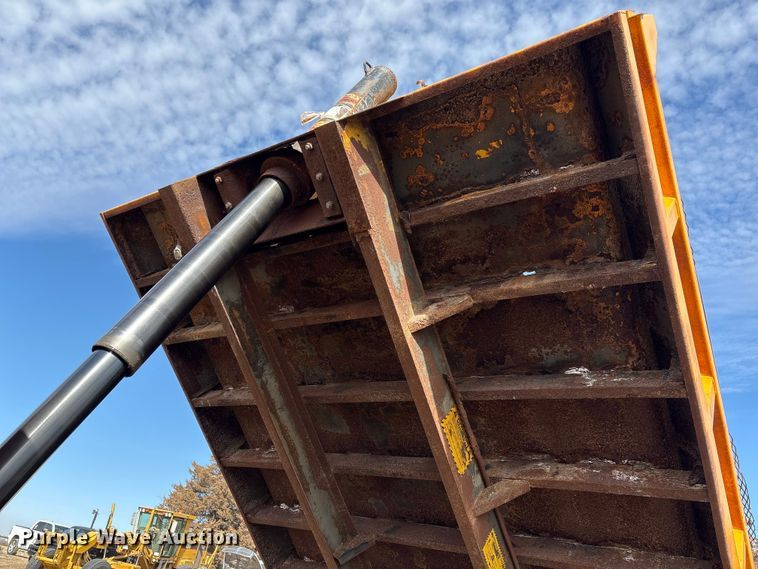 image for item FG2711 2001 GMC C8500 dump truck