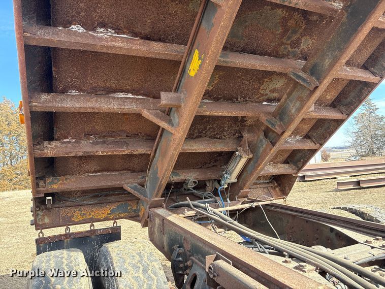 image for item FG2711 2001 GMC C8500 dump truck