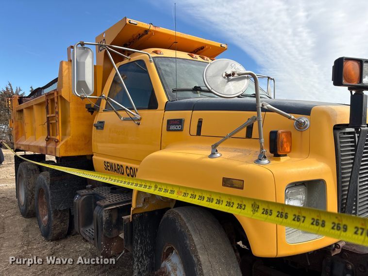 image for item FG2711 2001 GMC C8500 dump truck