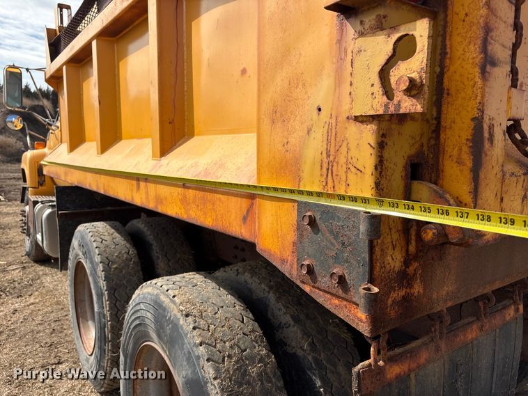 image for item FG2711 2001 GMC C8500 dump truck