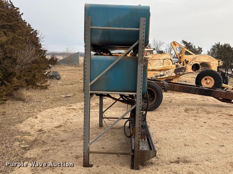 image for item FG2718 Pallet racking with oil tanks
