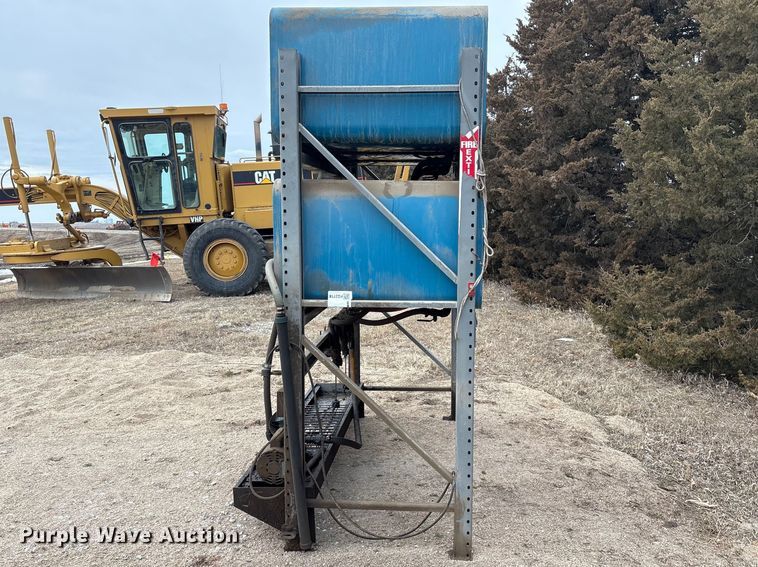 image for item FG2718 Pallet racking with oil tanks