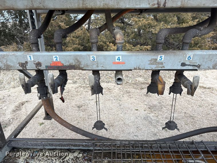 image for item FG2718 Pallet racking with oil tanks