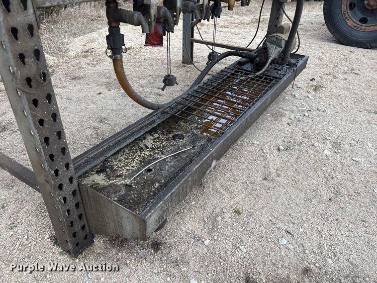 image for item FG2718 Pallet racking with oil tanks