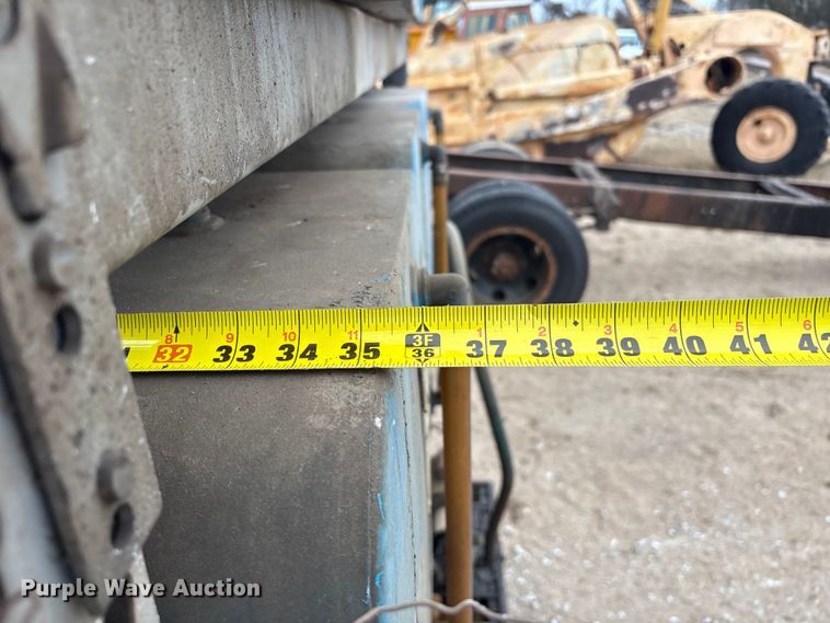 image for item FG2718 Pallet racking with oil tanks