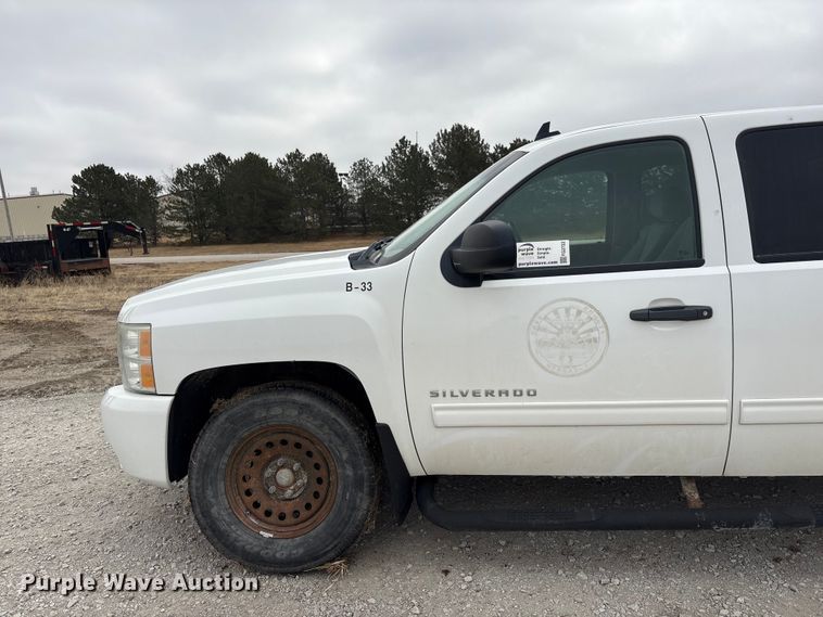 image for item FG2722 2011 Chevrolet Silverado 1500 Crew Cab pickup truck