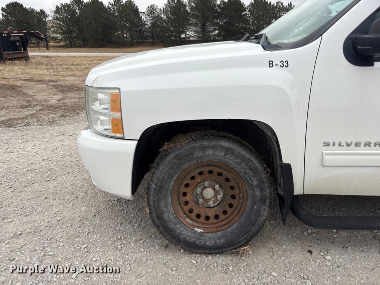 image for item FG2722 2011 Chevrolet Silverado 1500 Crew Cab pickup truck