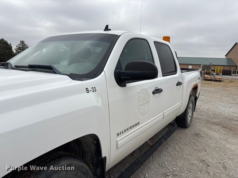 image for item FG2722 2011 Chevrolet Silverado 1500 Crew Cab pickup truck