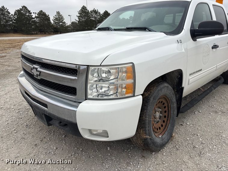 image for item FG2722 2011 Chevrolet Silverado 1500 Crew Cab pickup truck