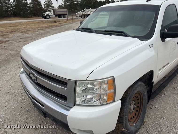 image for item FG2722 2011 Chevrolet Silverado 1500 Crew Cab pickup truck