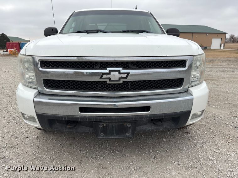 image for item FG2722 2011 Chevrolet Silverado 1500 Crew Cab pickup truck