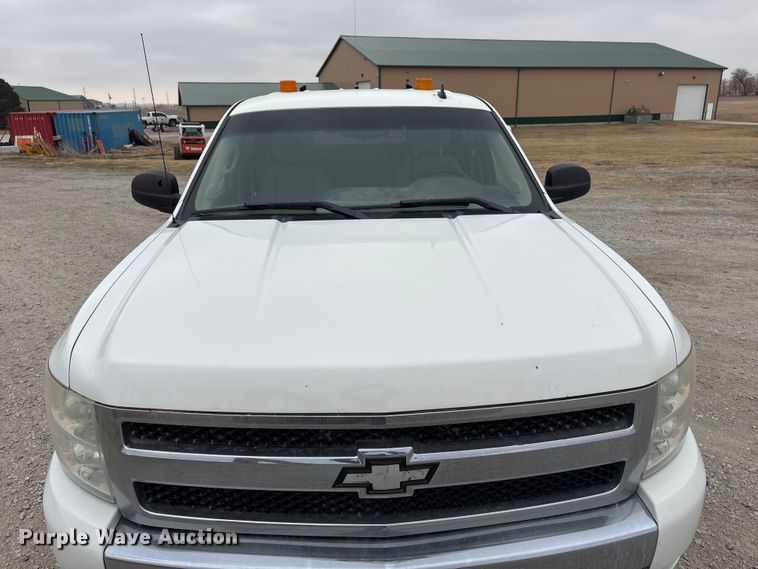 image for item FG2722 2011 Chevrolet Silverado 1500 Crew Cab pickup truck