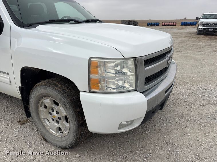 image for item FG2722 2011 Chevrolet Silverado 1500 Crew Cab pickup truck