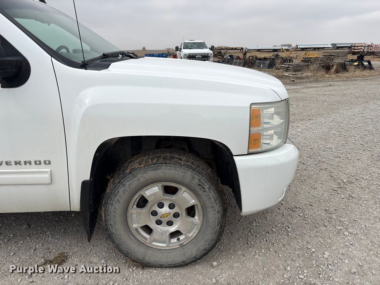 image for item FG2722 2011 Chevrolet Silverado 1500 Crew Cab pickup truck