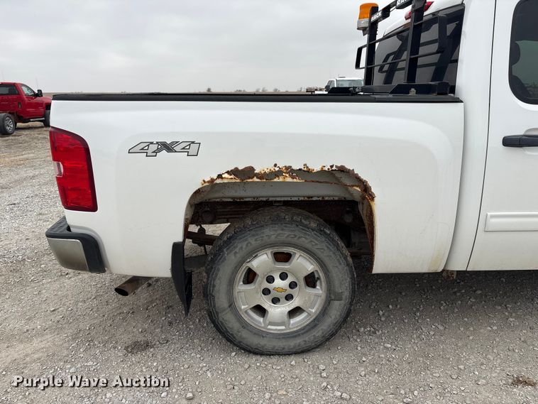 image for item FG2722 2011 Chevrolet Silverado 1500 Crew Cab pickup truck