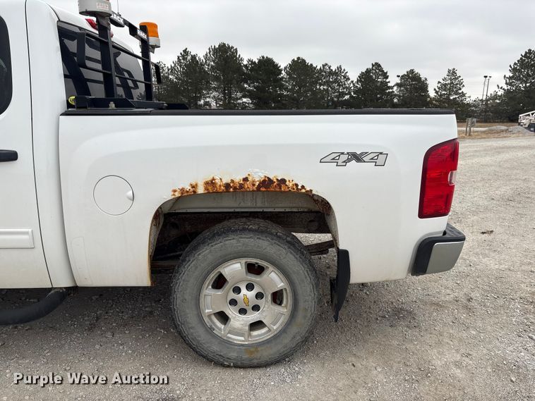 image for item FG2722 2011 Chevrolet Silverado 1500 Crew Cab pickup truck