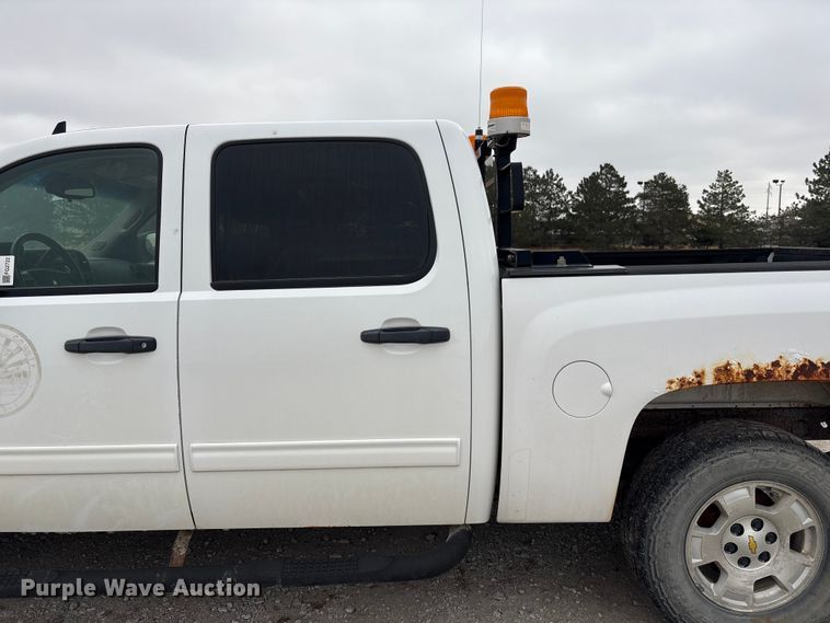 image for item FG2722 2011 Chevrolet Silverado 1500 Crew Cab pickup truck