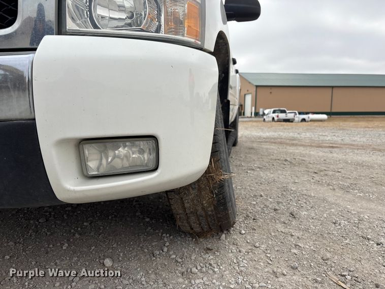 image for item FG2722 2011 Chevrolet Silverado 1500 Crew Cab pickup truck