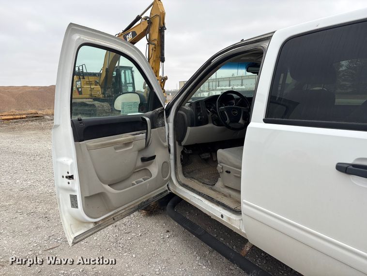 image for item FG2722 2011 Chevrolet Silverado 1500 Crew Cab pickup truck