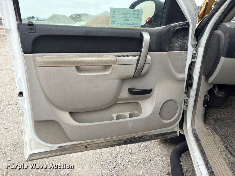 image for item FG2722 2011 Chevrolet Silverado 1500 Crew Cab pickup truck