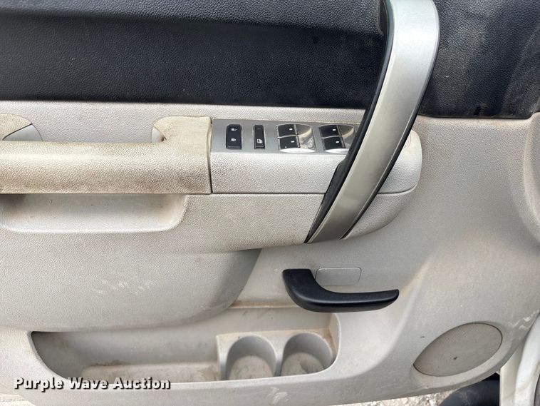 image for item FG2722 2011 Chevrolet Silverado 1500 Crew Cab pickup truck