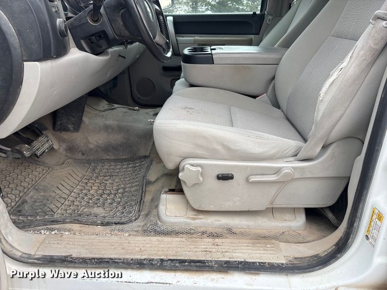 image for item FG2722 2011 Chevrolet Silverado 1500 Crew Cab pickup truck