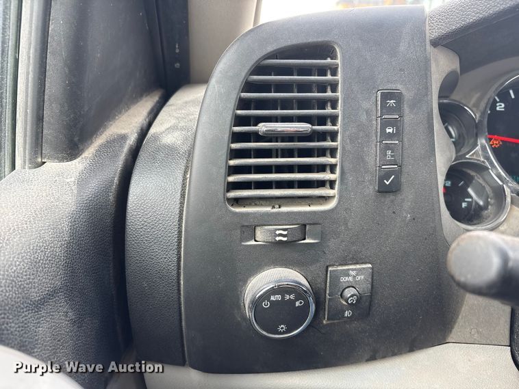 image for item FG2722 2011 Chevrolet Silverado 1500 Crew Cab pickup truck