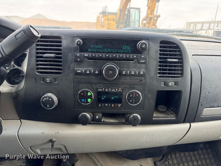 image for item FG2722 2011 Chevrolet Silverado 1500 Crew Cab pickup truck