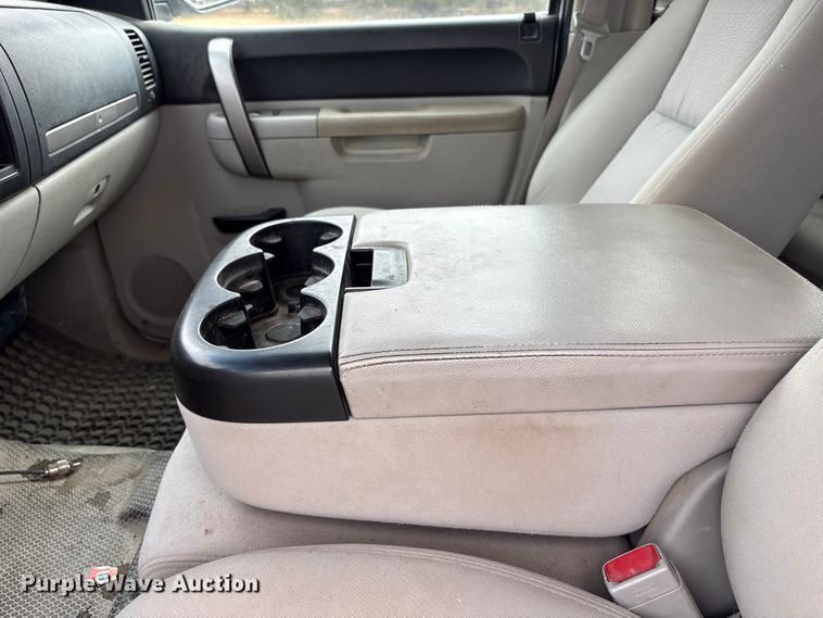 image for item FG2722 2011 Chevrolet Silverado 1500 Crew Cab pickup truck