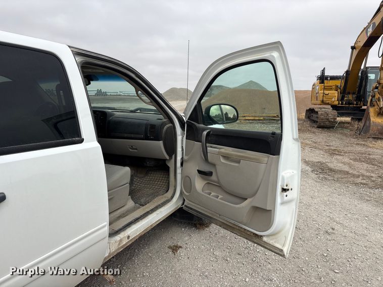 image for item FG2722 2011 Chevrolet Silverado 1500 Crew Cab pickup truck